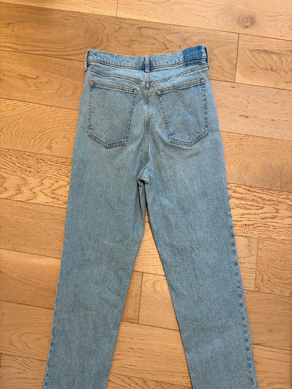 Abercrombie Mid Rise 90s Straight Jeans Women’s Size 30 Light Wash Denim - Picture 2 of 3